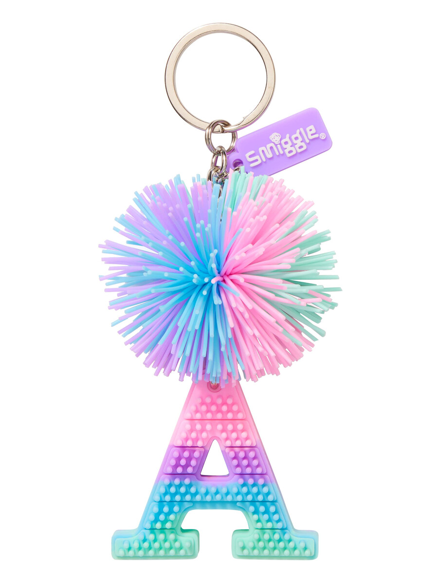 llavero con letras del alfabeto perfumado con pompones de colores pastel