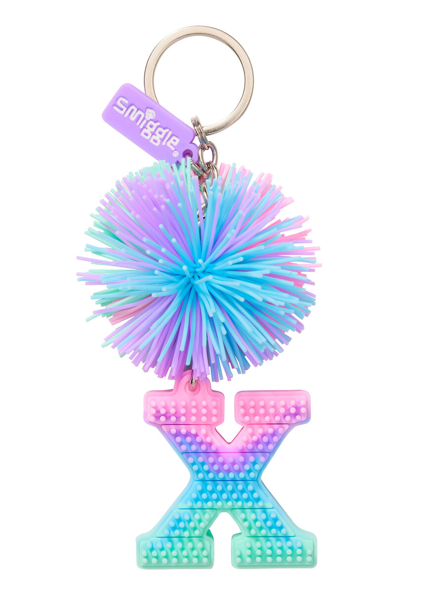 llavero con letras del alfabeto perfumado con pompones de colores pastel