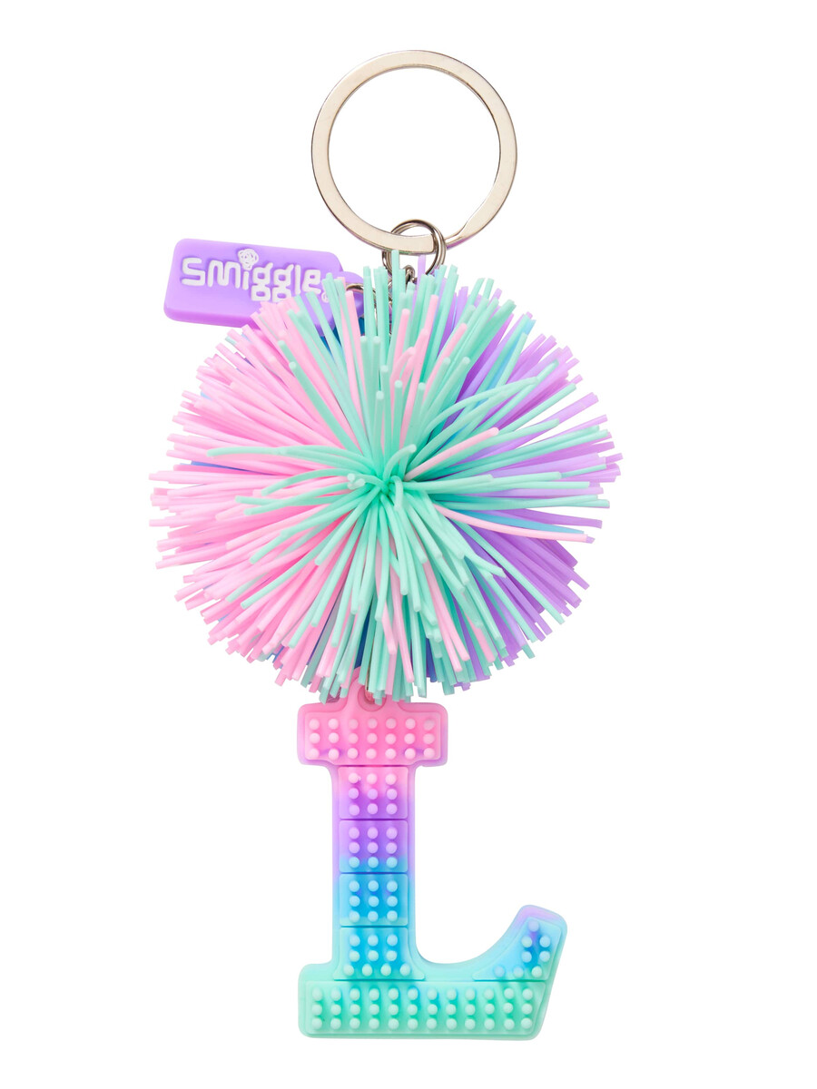 llavero con letras del alfabeto perfumado con pompones de colores pastel