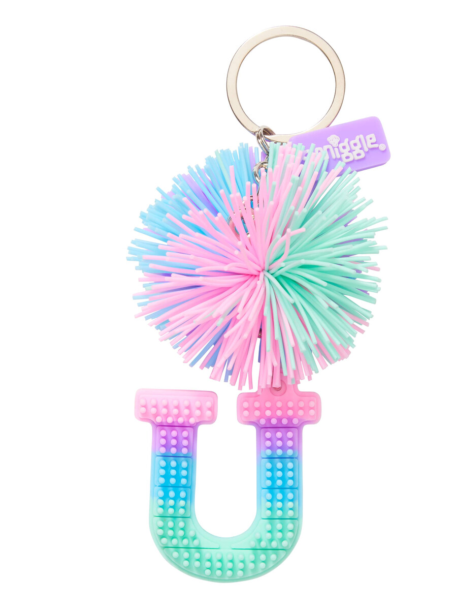 llavero con letras del alfabeto perfumado con pompones de colores pastel