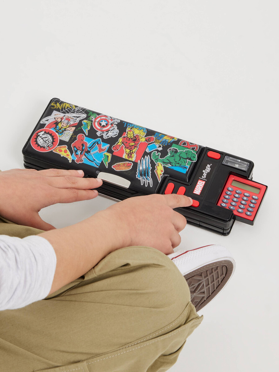 estuche para lápices marvel pop out
